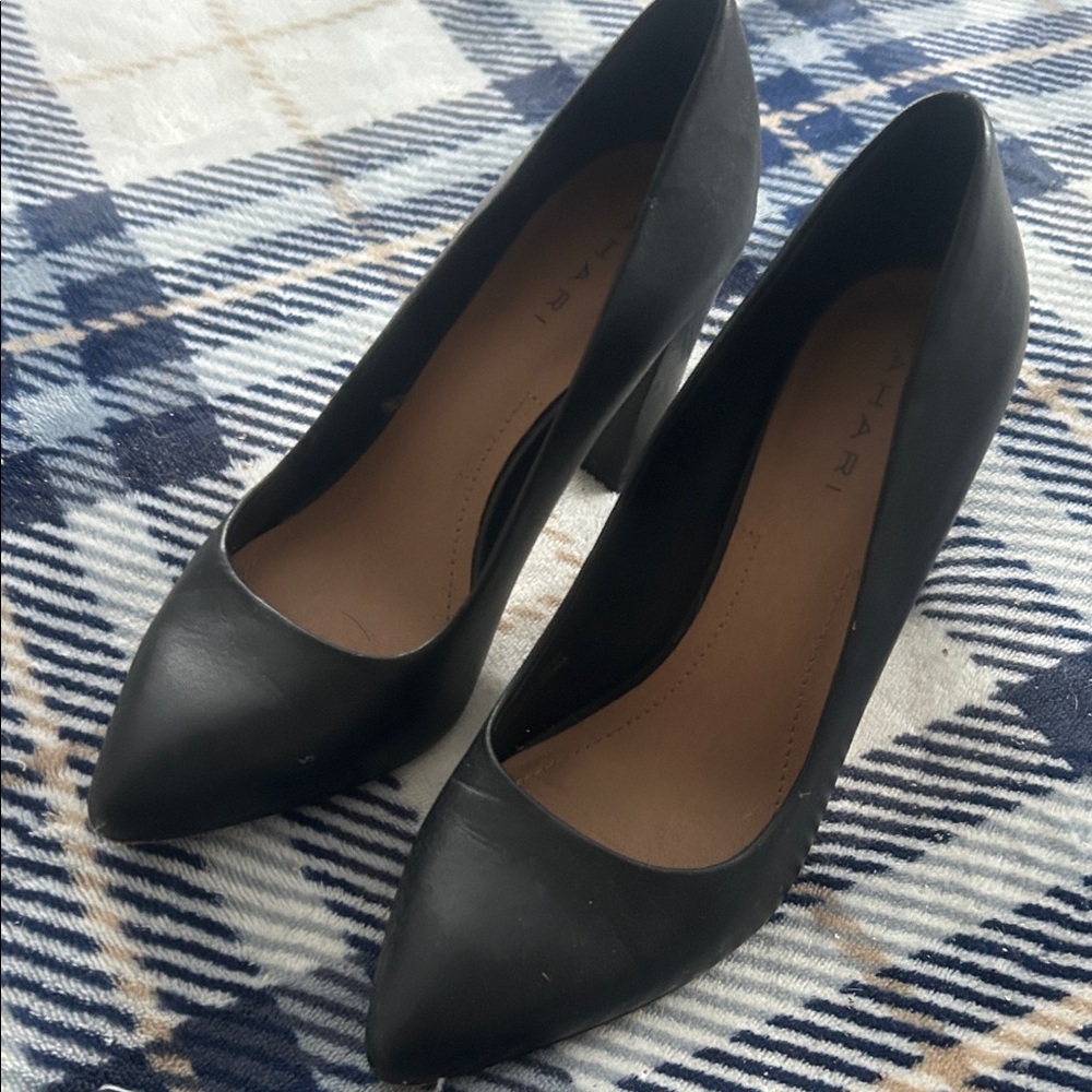 Tahari Classic Black Heels